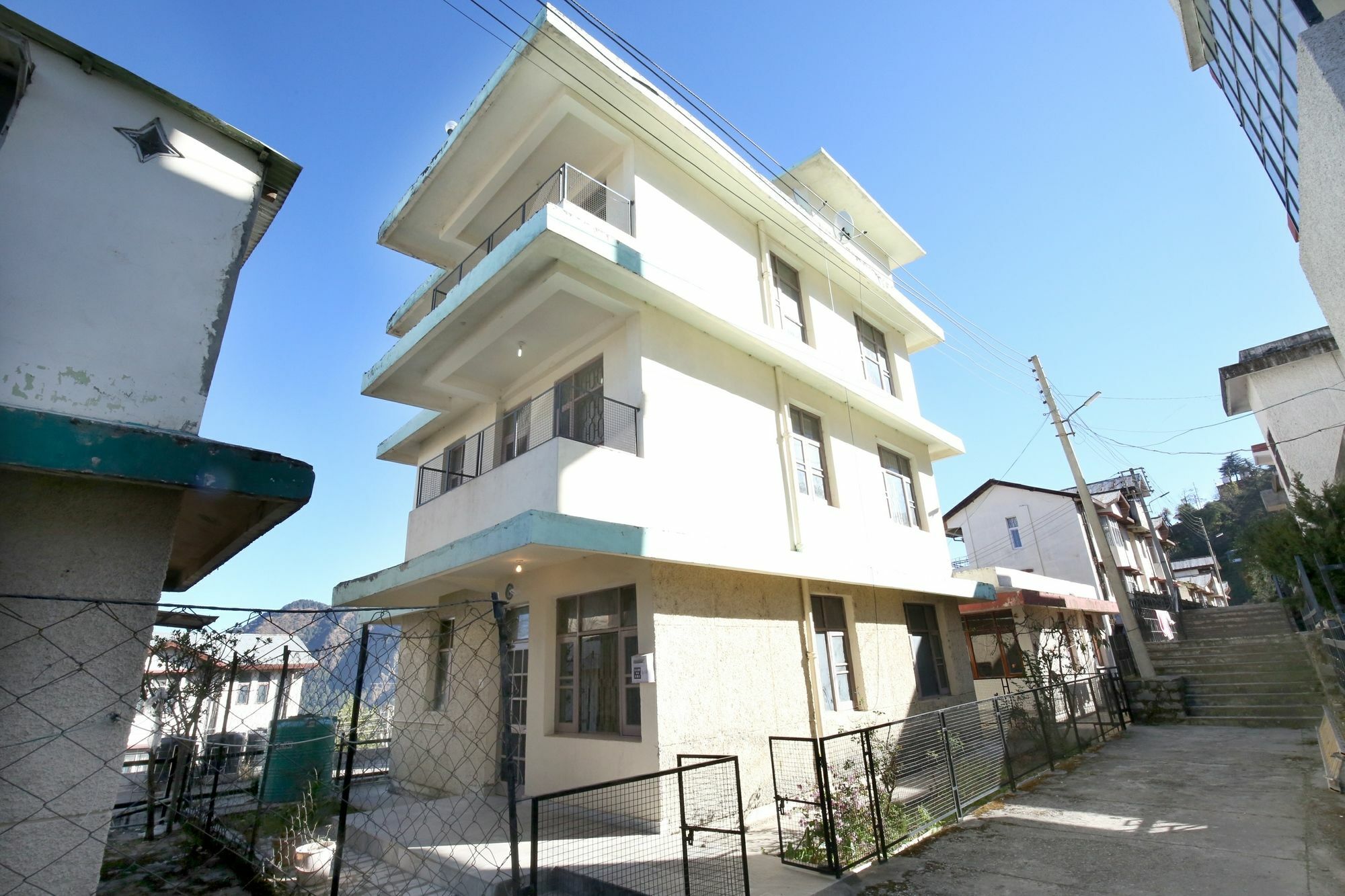 شقة Elegant 3Bhk Abode In Shoghi, شيملا المظهر الخارجي الصورة